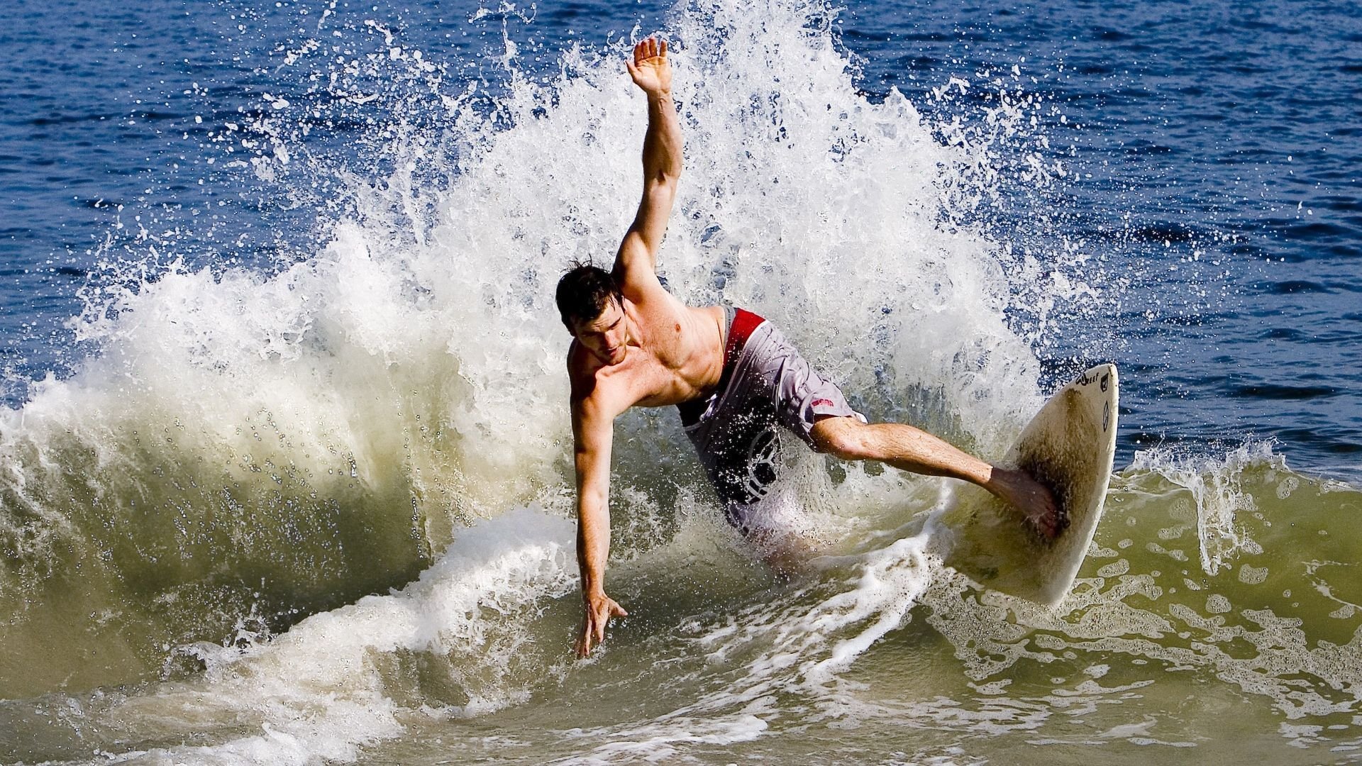 斯滕伯根100米自由泳冲刺表现抢眼